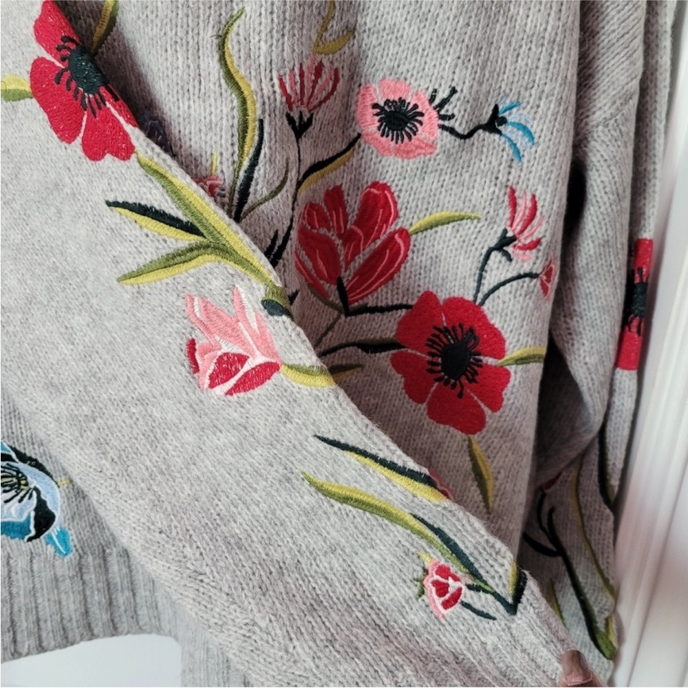 Romeo & Juliet Couture Sweater - Picture 5 of 8